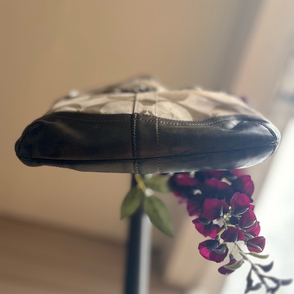 Vintage Y2K Coach Zoe Signature Chain Shoulder Bag | F19730 | Canvas and Leather - Picture 6 of 9